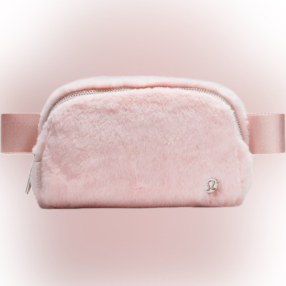 💕Lululemon Everywhere Belt Bag Plush Fleece – Strawberry Milkshake NWT